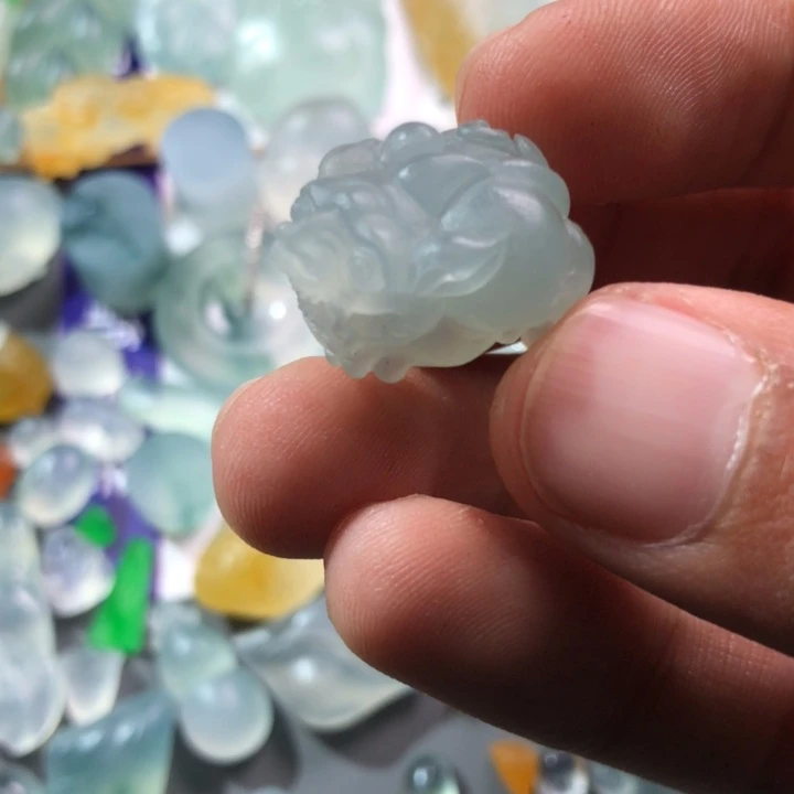 定制翡翠未镶嵌挂件
