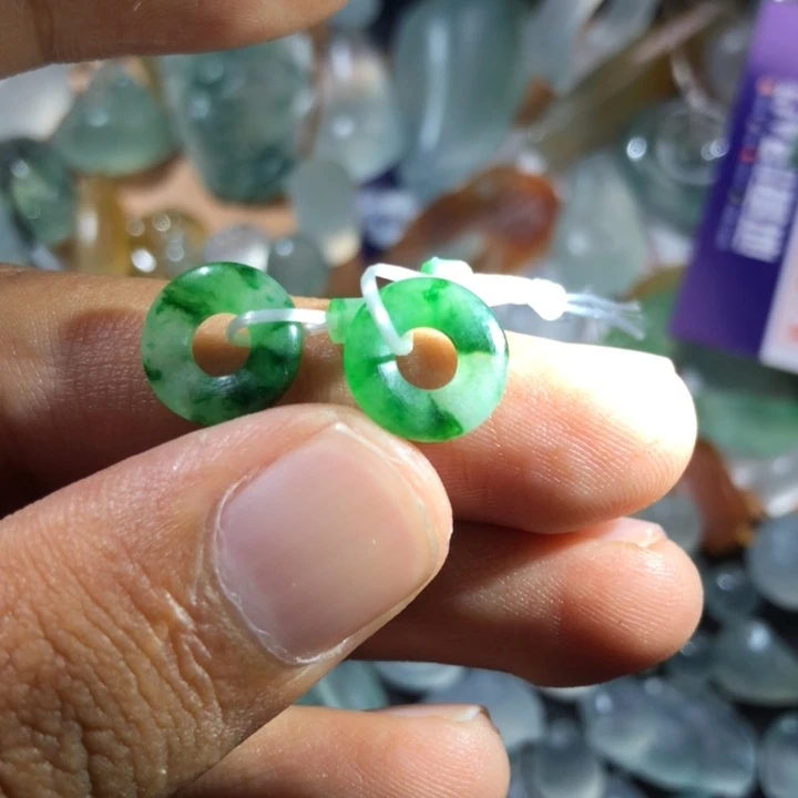 定制翡翠未镶嵌挂件