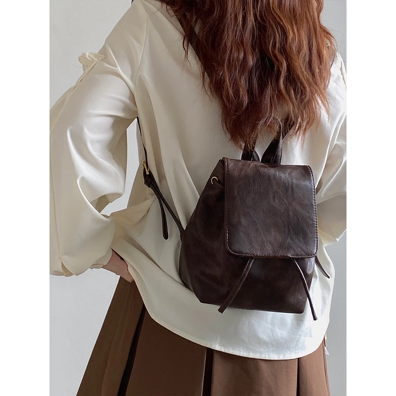 小红书同款小巧复古棕色双肩包女2023春夏新款简约文艺百搭单肩包