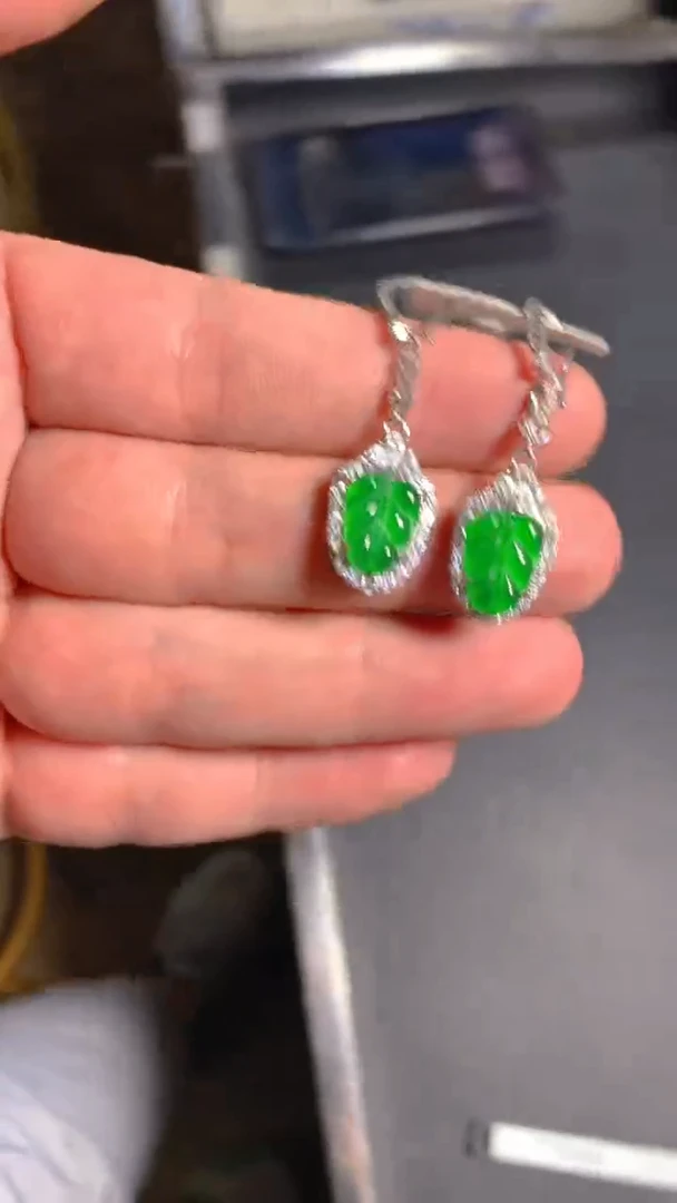 【闪购商品】翡翠耳饰未镶嵌0900025704