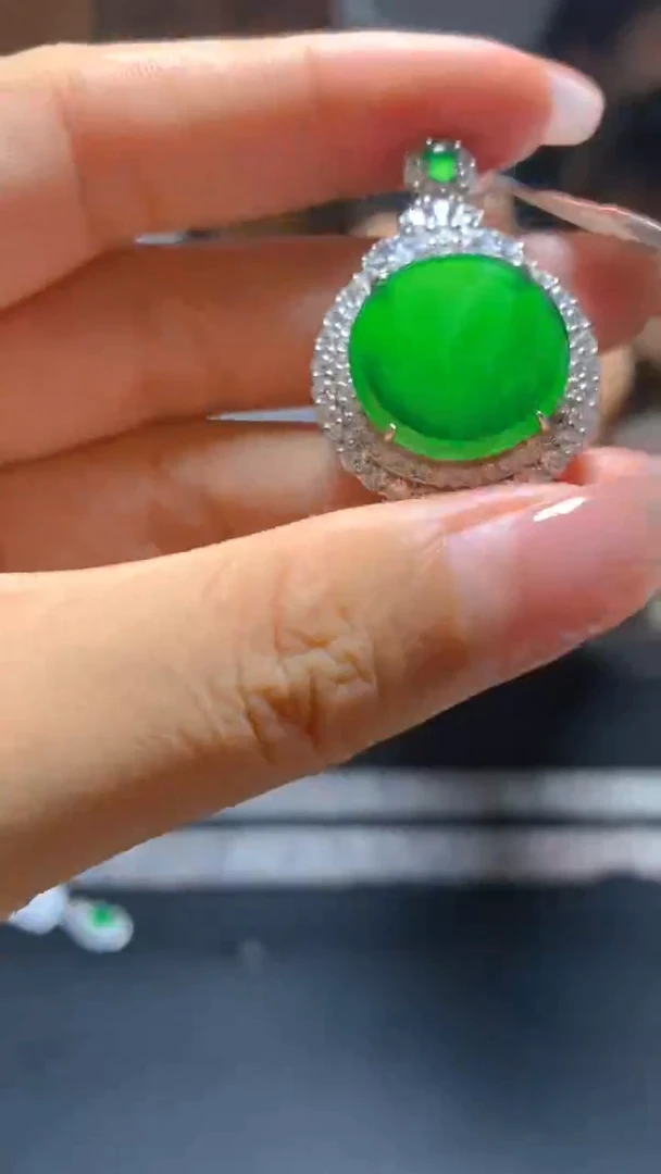 【闪购商品】翡翠吊坠(赠链)未镶嵌0564679343