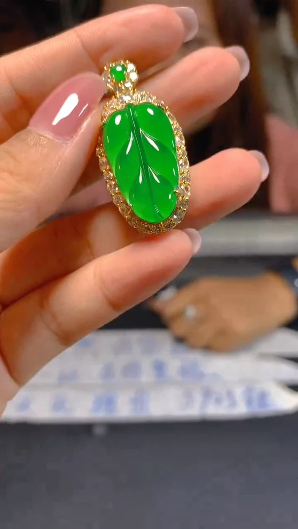 【闪购商品】翡翠吊坠(赠链)未镶嵌0363448905