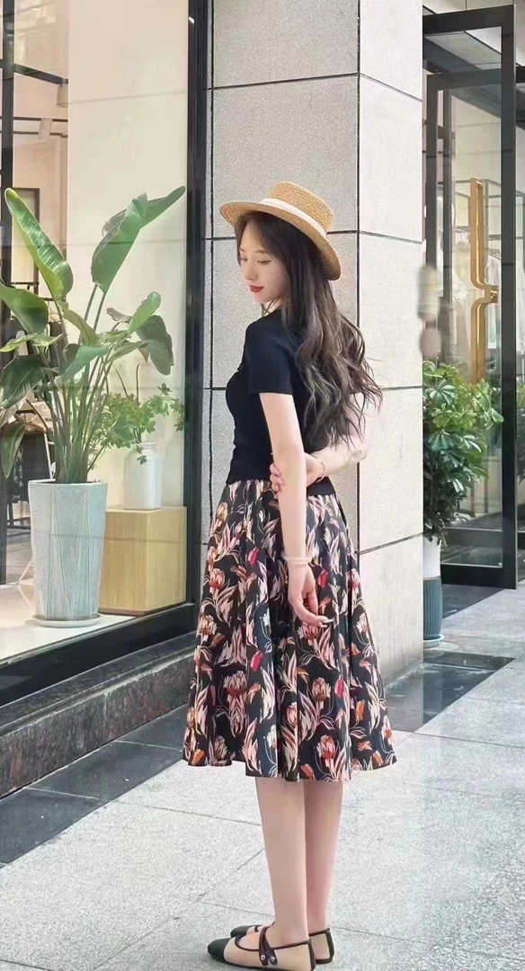 易缔媤赫本碎花裙