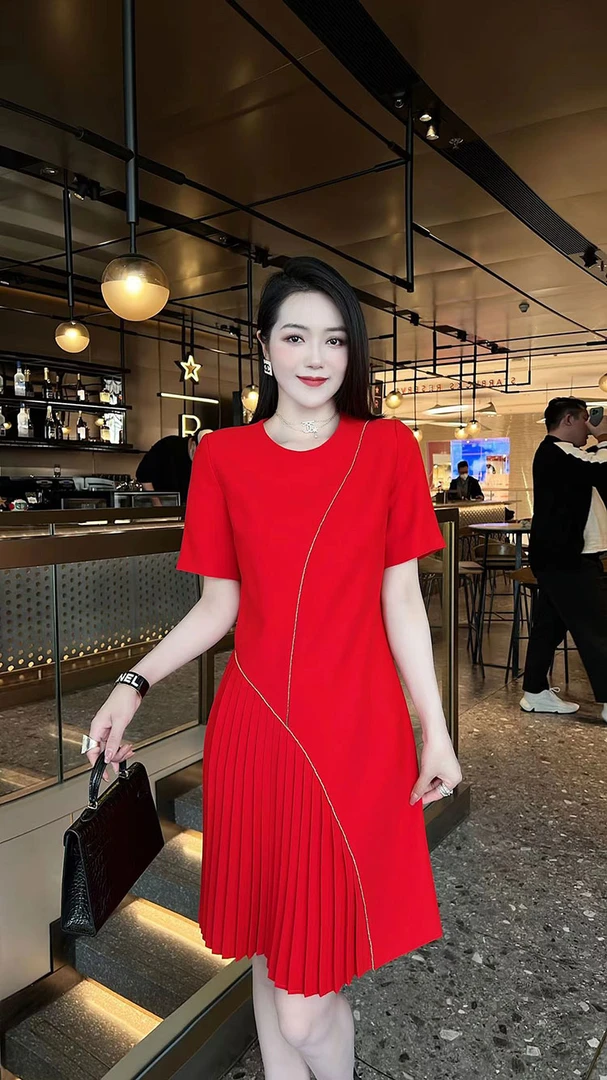 时尚气质修身显瘦百褶拼接2023新款女装圆领短袖连衣裙