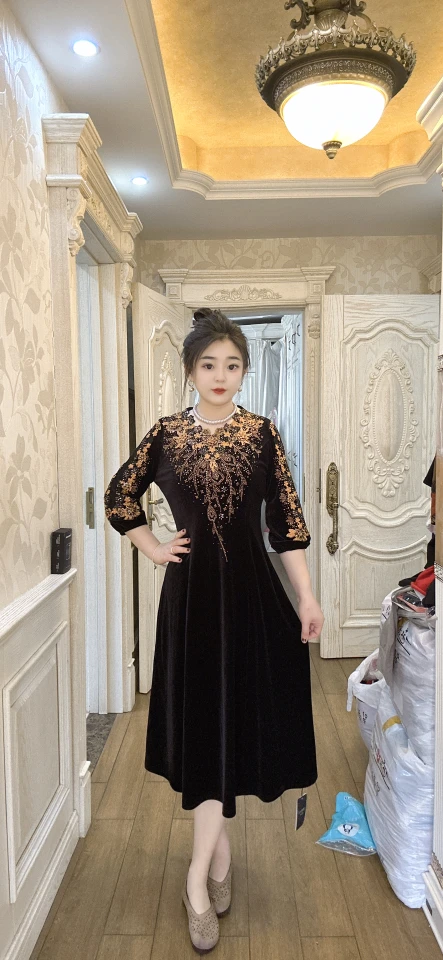 一品奴新款丝绒绣花重工长裙妈妈装