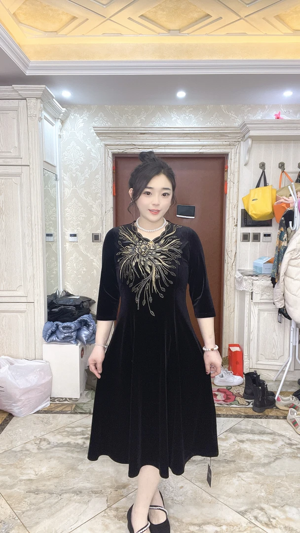一品奴新款丝绒刺绣长款连衣裙重工妈妈装