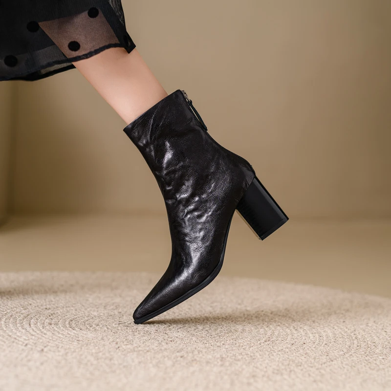 7CMins潮炸街小短靴女2023秋冬新款尖头粗跟显瘦后拉链高跟时装靴