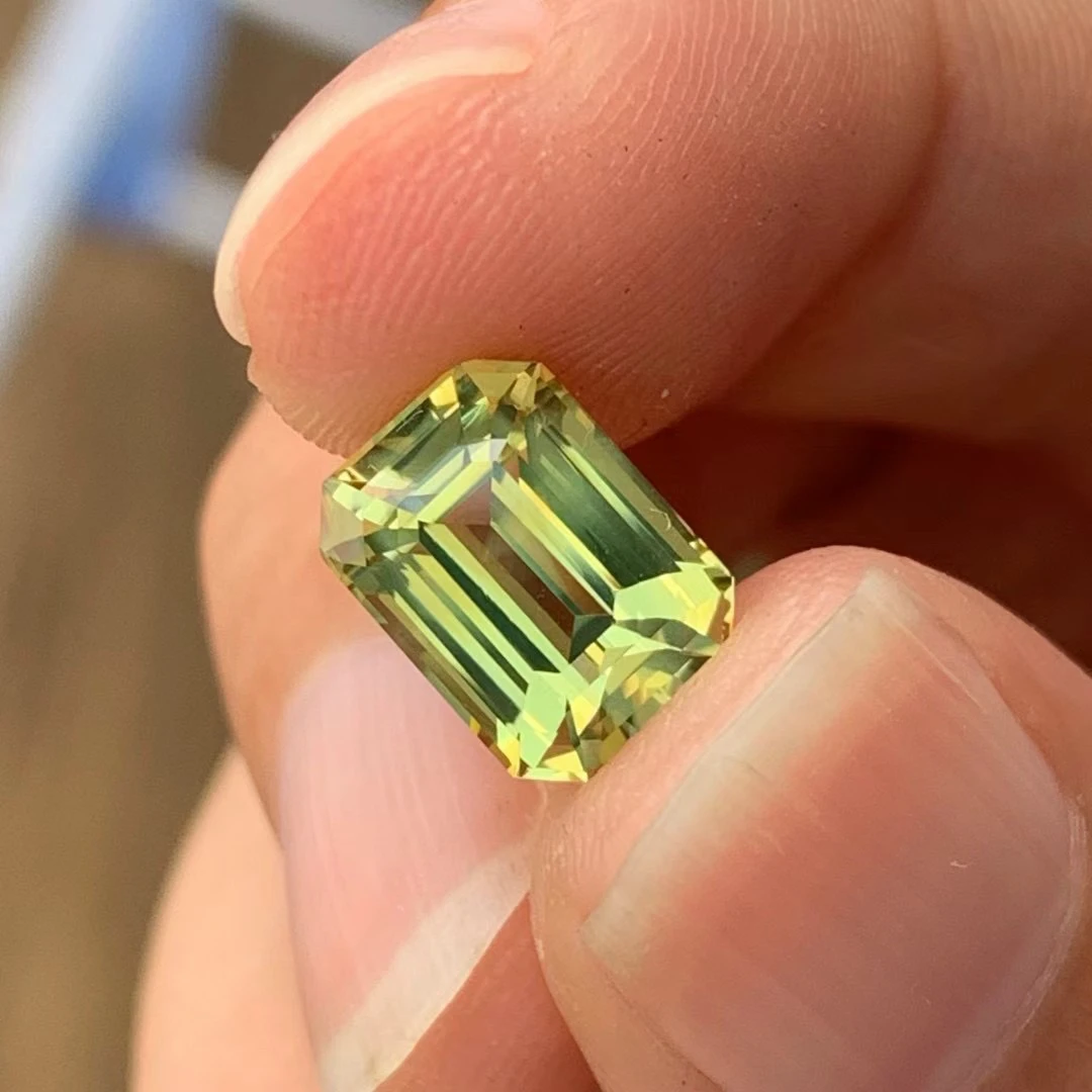 3.53ct 天然无烧金绿宝裸石