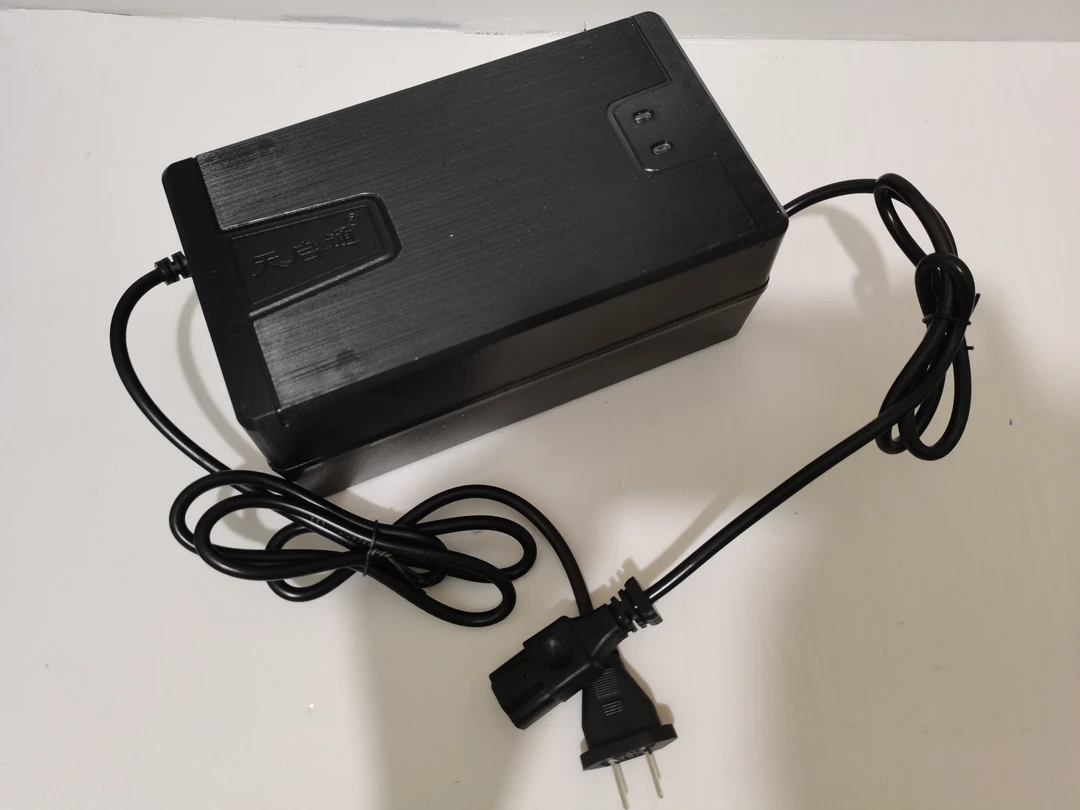 天启通充电器二轮电动车三轮休闲车免维护充电器72V20/35安