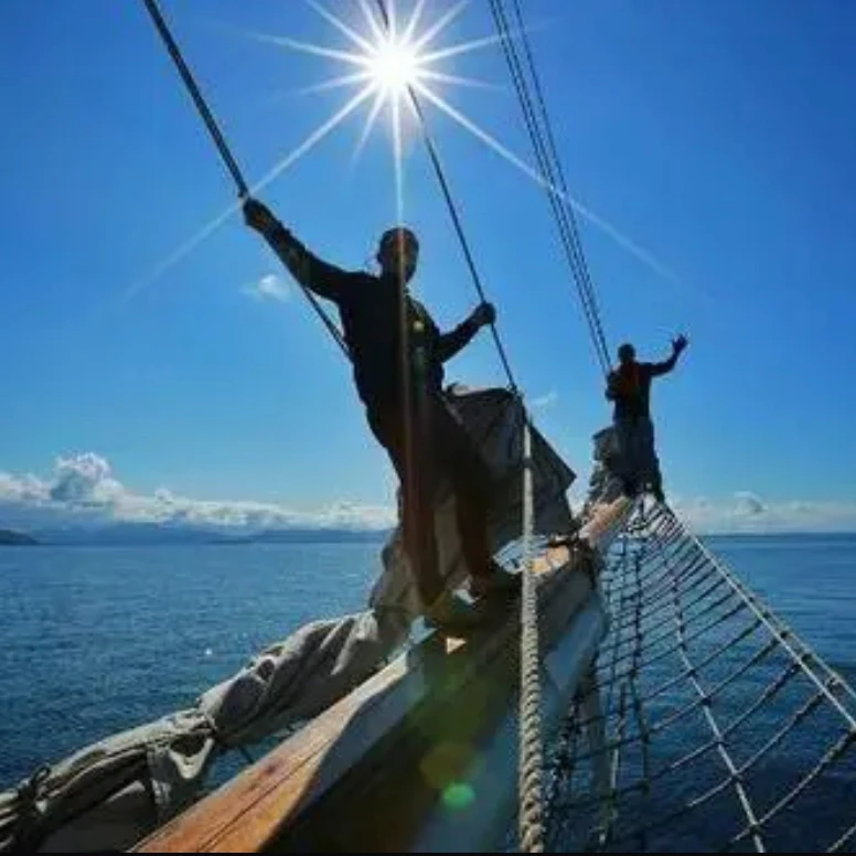 三色可收纳连帽冲锋衣防风防泼水男士夹克外套