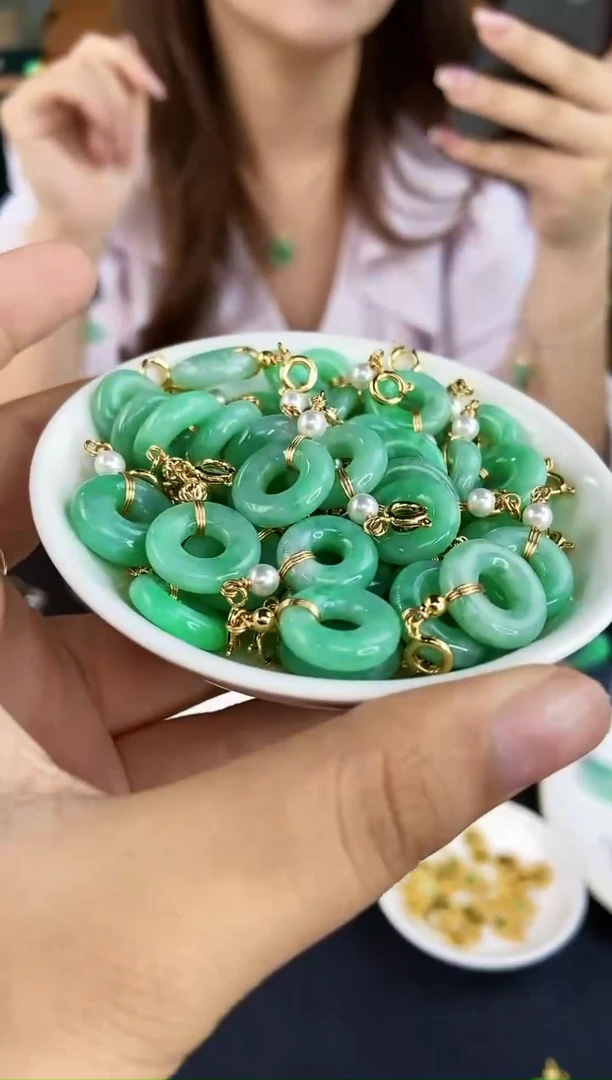 【闪购商品】翡翠颈饰未镶嵌黄/小提溜吊坠/多样性发货/一件