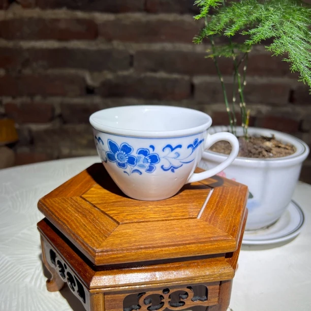 群力釉下贴花蓝海棠耳杯库存尾货有瑕