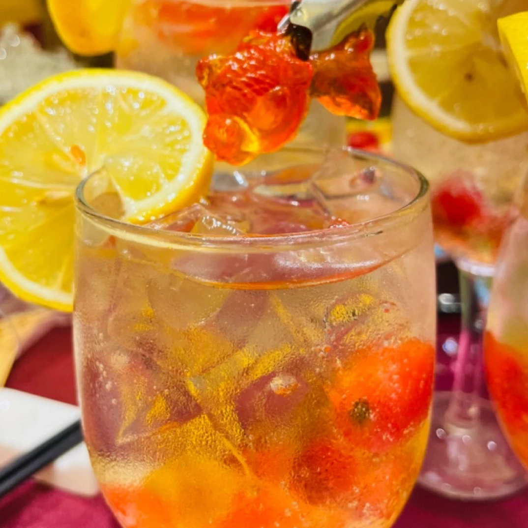 捞金友鱼阿麦斯4D立体金鱼爆汁软糖网红可制汽泡金鱼糖果QQ糖食用