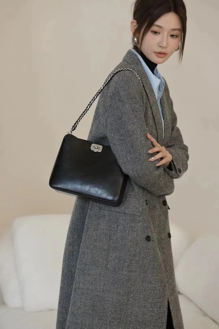 【安然优选】春夏时尚简约百搭设计师款真皮气质腋下斜挎通勤女包