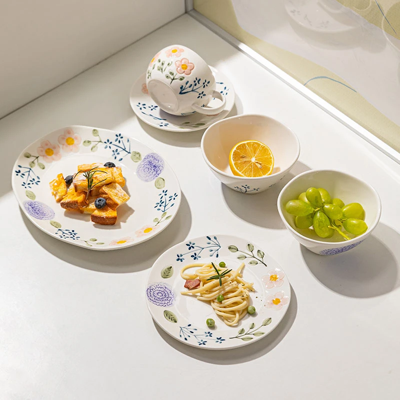 【摩登主妇】日式浮雕花卉陶瓷碗好看米饭碗盘家用2023新款碗碟餐具