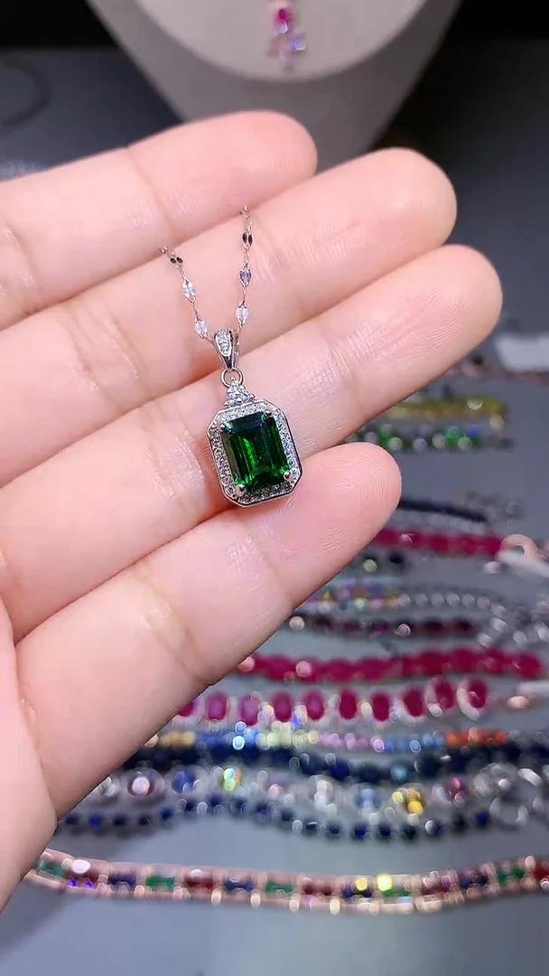 【闪购商品】透辉石吊坠银S925镶嵌.