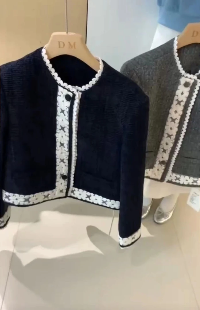 很喜欢这个蕾丝的边 很有特色的小香外套W32032