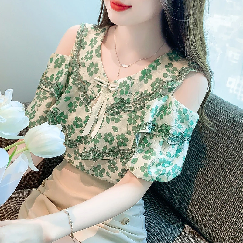 2023夏季法式时尚别致短袖上衣气质刺绣露肩衬衫洋气宽松显瘦