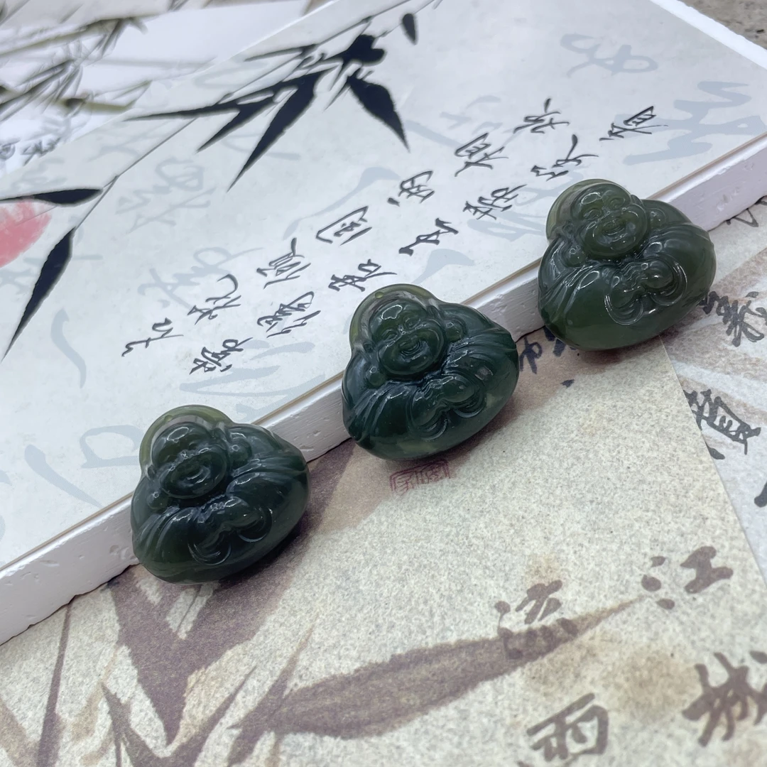 天然玉石和田玉青玉抱抱佛吊坠 （多样性发货）H183