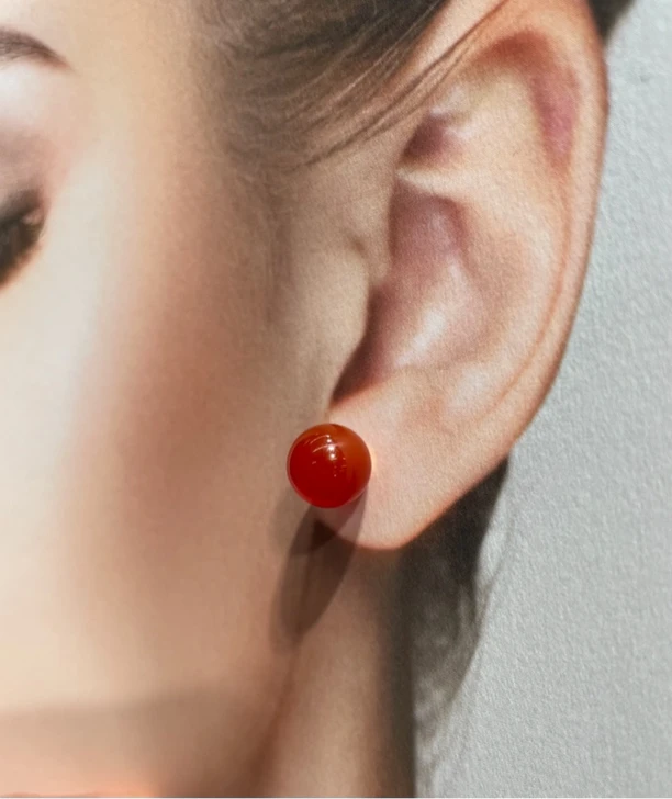 新人礼银镶嵌天然红玛瑙耳钉直径约8毫米上耳红润显肤色