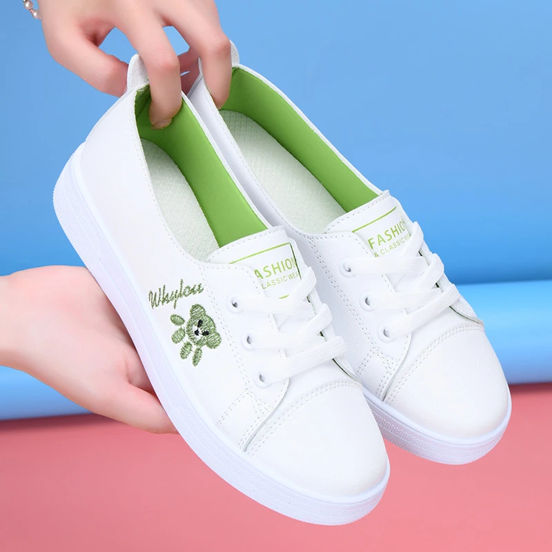 春秋时尚新款小白鞋防滑低帮板鞋女超轻百搭平底女士休闲鞋子女鞋