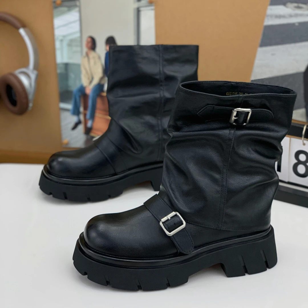 复古机车马丁靴女2024秋冬新款网红超火厚底西部靴短筒褶皱