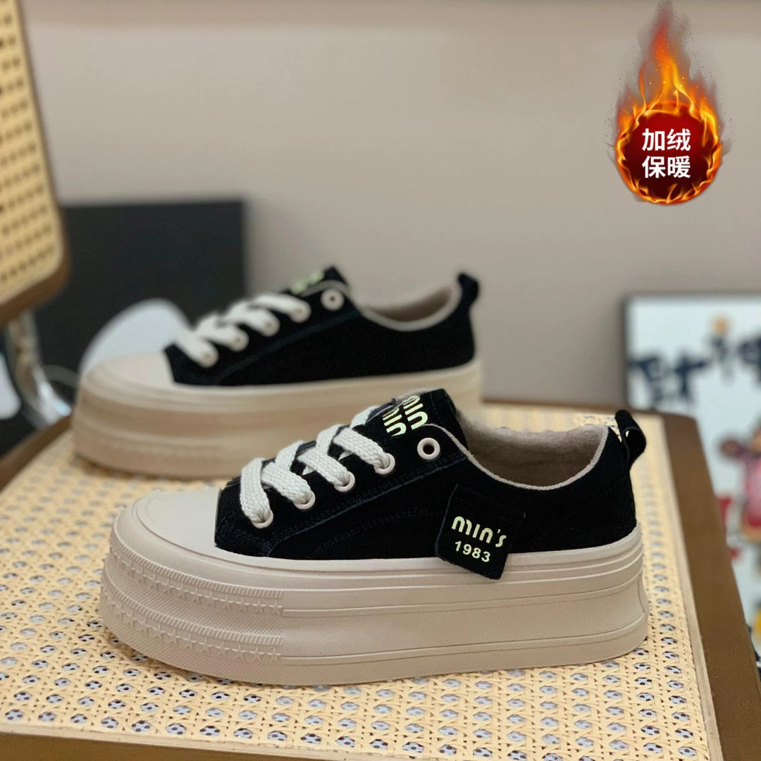 加绒保暖板鞋女2025冬季新款百搭系带绒面复古休闲运动厚底饼干鞋