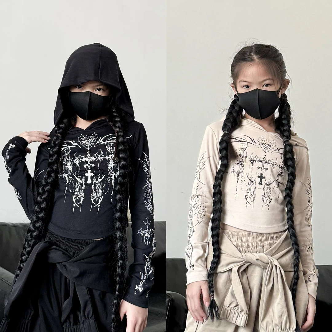 可达鸭家童装秋冬新款潮酷儿童废土印花连帽T恤长袖爵士舞上衣