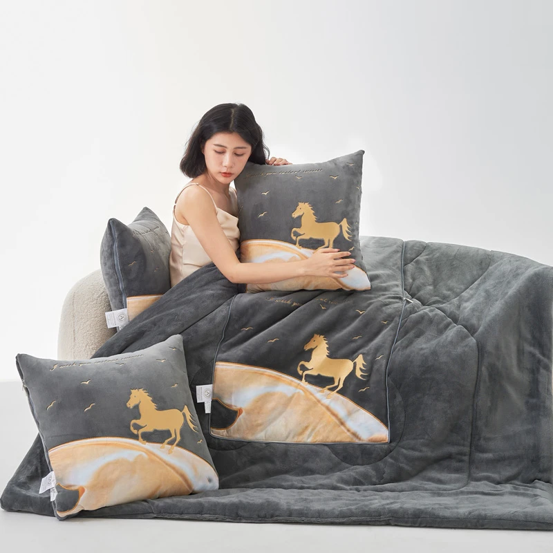 抱枕被子两用冬天加厚双面牛奶绒午睡毯枕头二合一车上睡觉可折叠