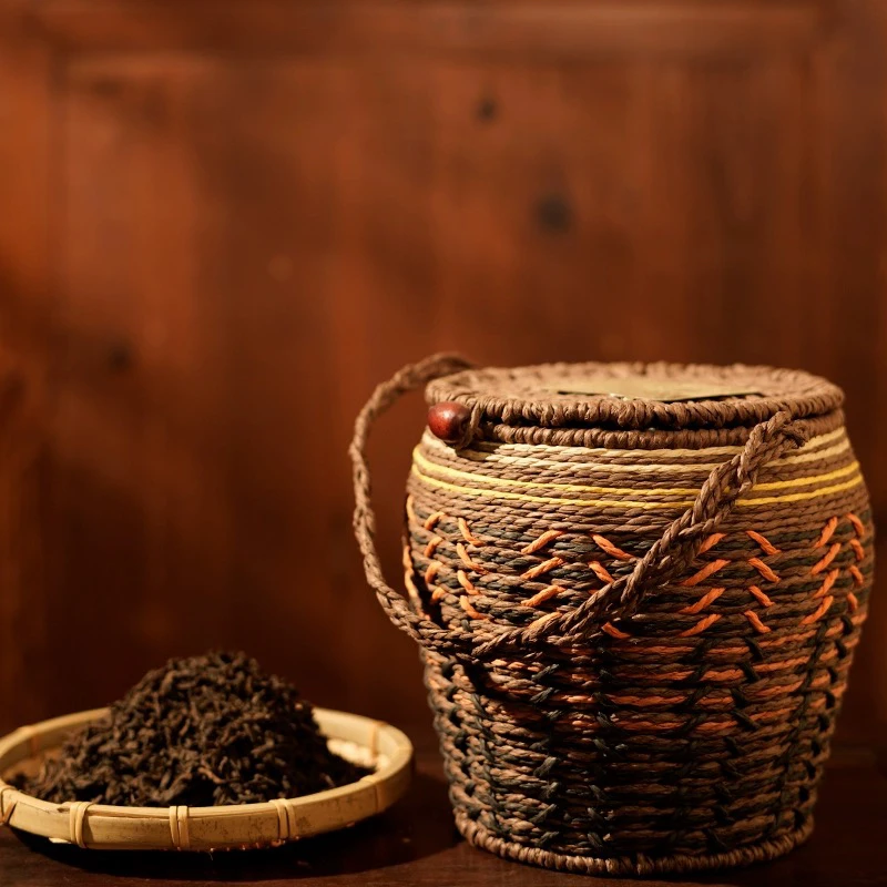 2006年陈化小雅黑茶梧州特产纯净水老茶养生茶梧州黑茶编号：0710#