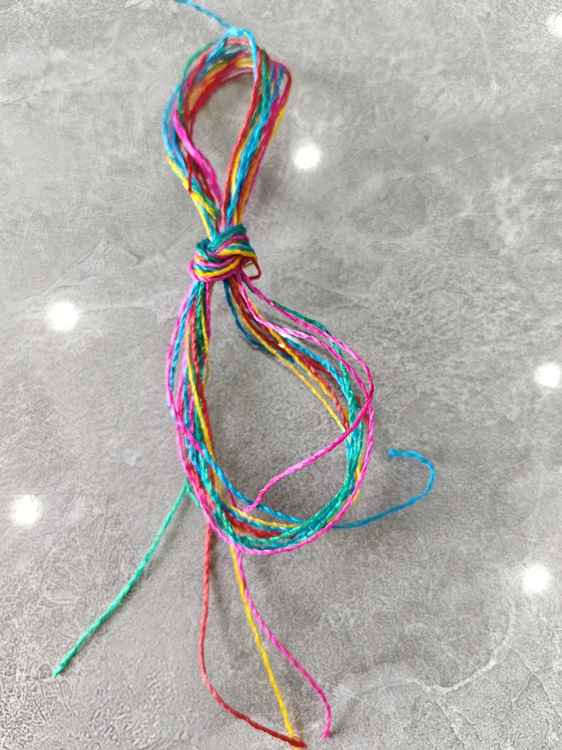 百分百生蚕丝，编织手绳脚绳材料，五色随机搭配，发货5根长度70cm