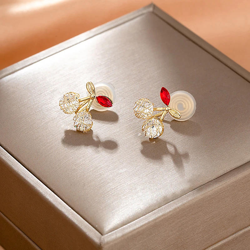 铜合金耳饰 无耳洞樱桃耳钉小众设计高级感耳饰可爱网红耳夹