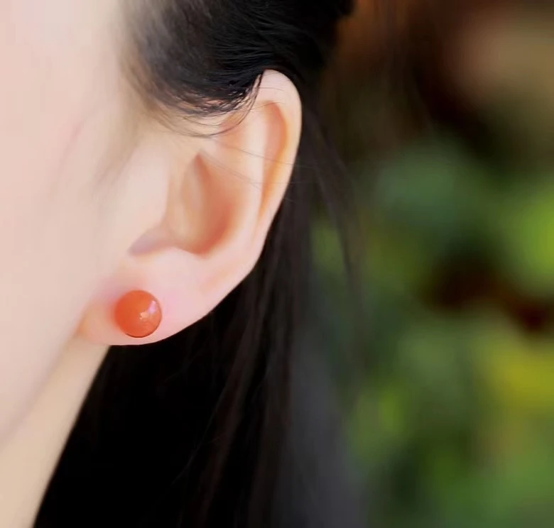 天然四川瓦溪矿区樱桃红南红18k镶嵌圆珠耳钉上身显白显年轻