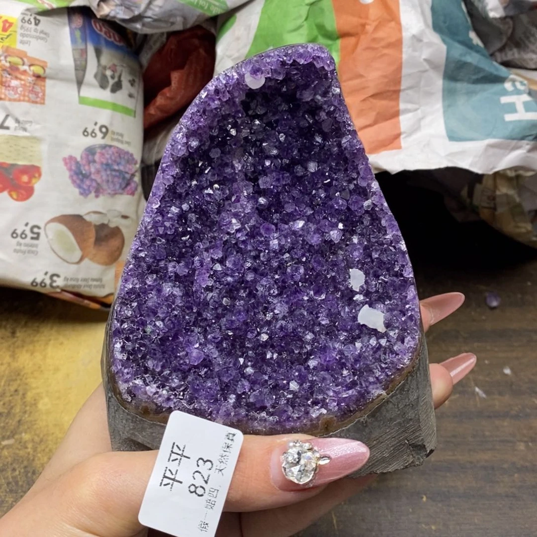 水晶乌拉圭未镶嵌