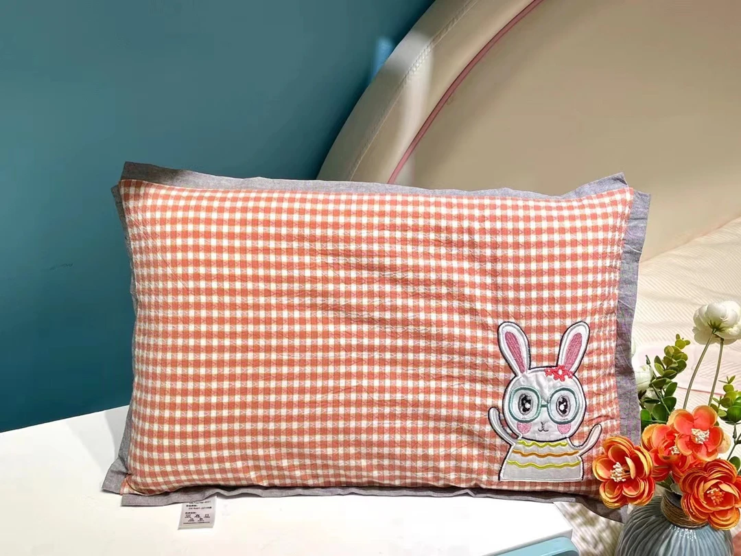 萌宠乐园小彩格纯棉色织提花儿童枕套～调皮兔