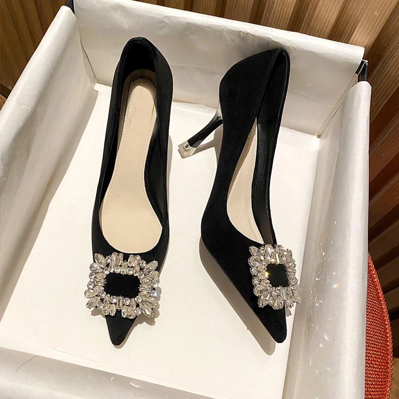 2025细跟方扣水钻尖头浅口绒面高跟鞋黑色性感气质小众设计感单鞋