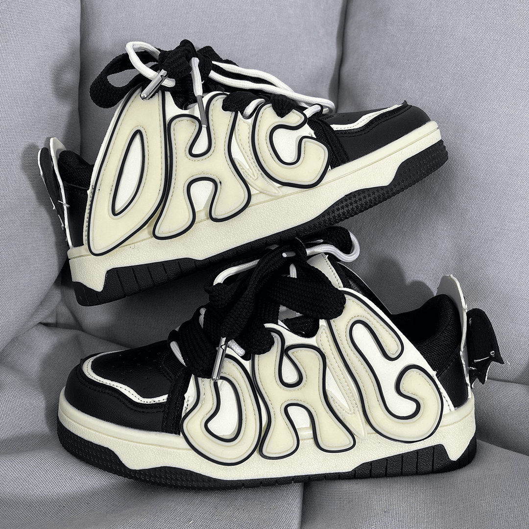 春季男鞋ins潮牌小众字母设计复古面包鞋男情侣百搭潮流运动板鞋