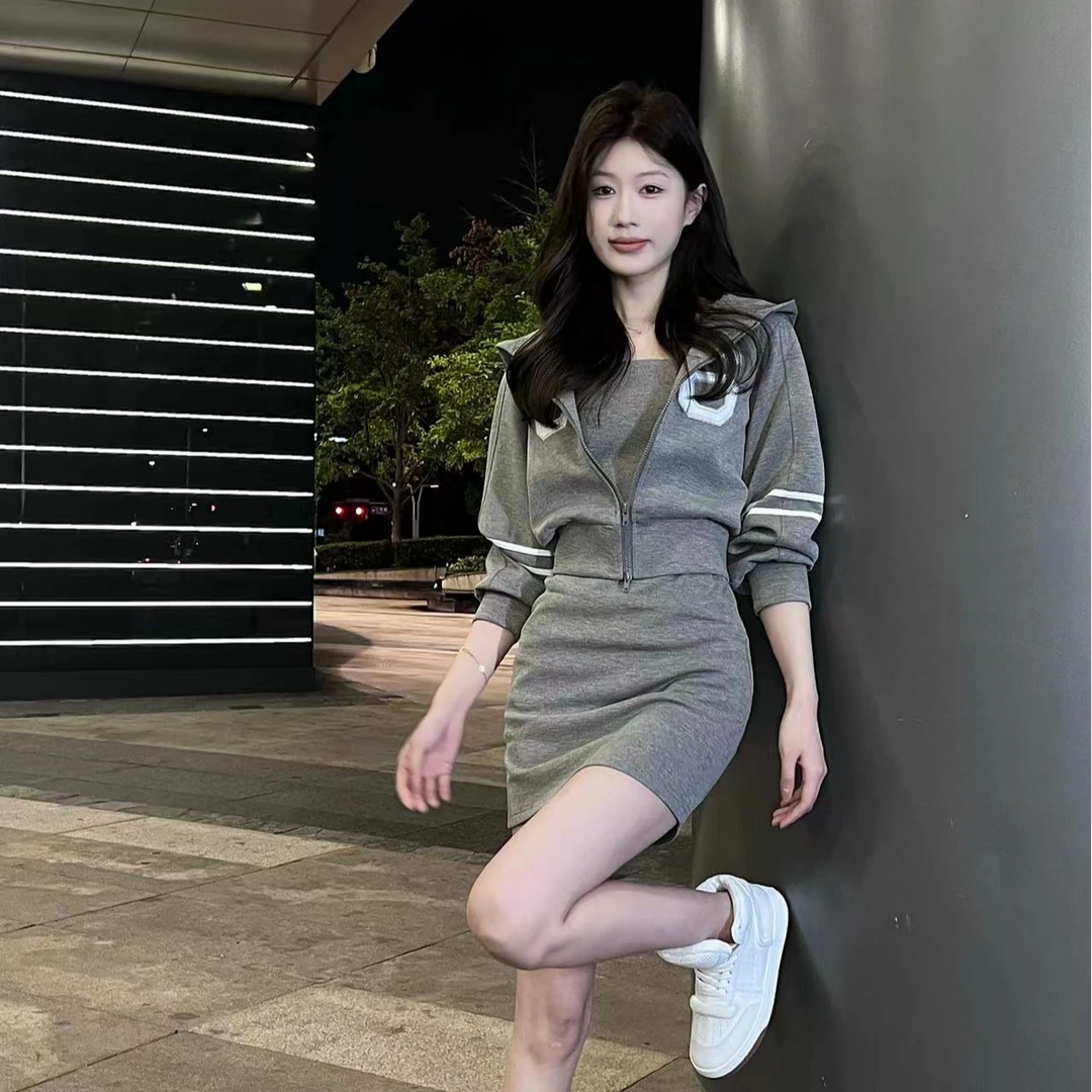 【孙钰颍】灰色收腰显瘦连帽休闲时尚长袖气质秋季新款设计感