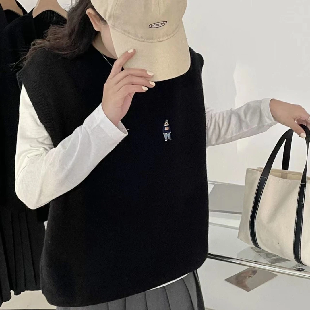 圆领小熊针织马甲背心 M3045