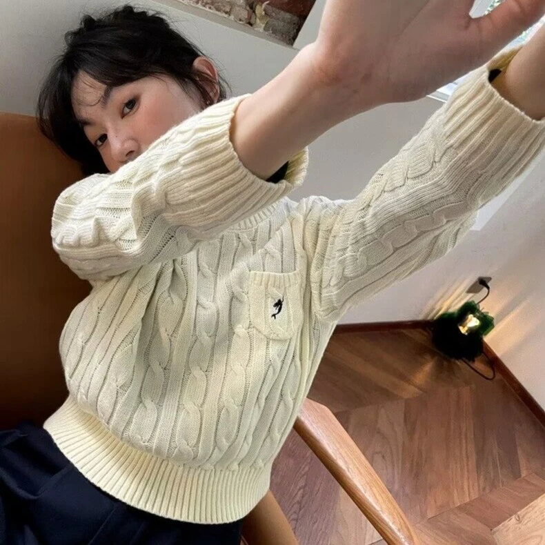 T1792 口袋刺绣麻花辫毛衣女圆领套头短款针织衫