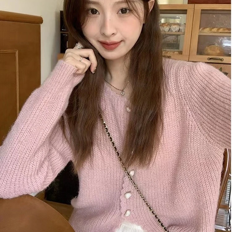 K1368 春季新品设计感茶系穿搭甜美温柔爱心扣针织开衫