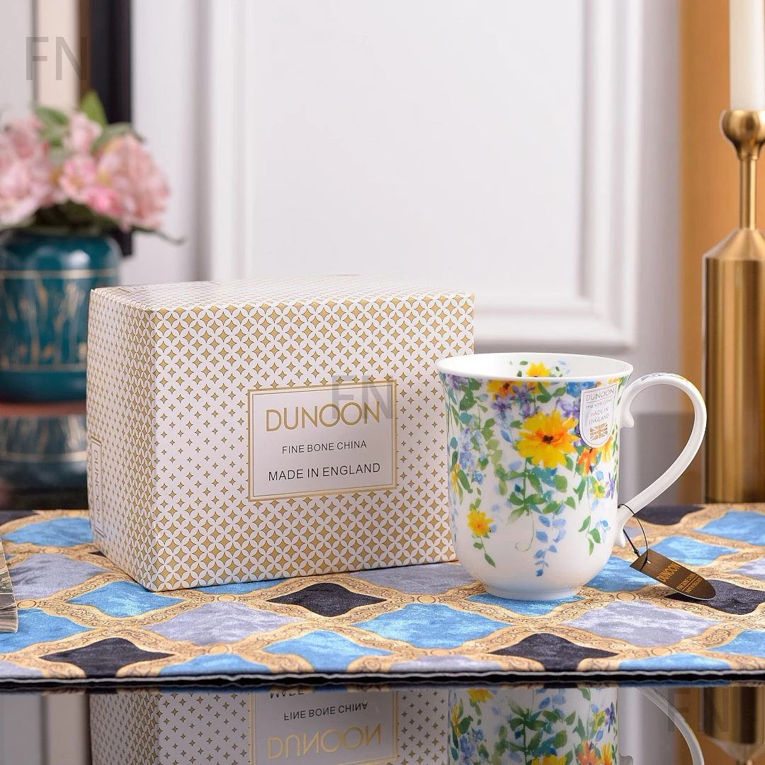 黄色蔓生花丹侬马克杯