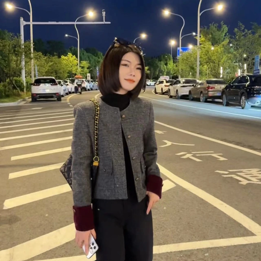 玳妮【金扣小香】秋季圆领翻边袖小香风外套短款重工拼接气质短外套