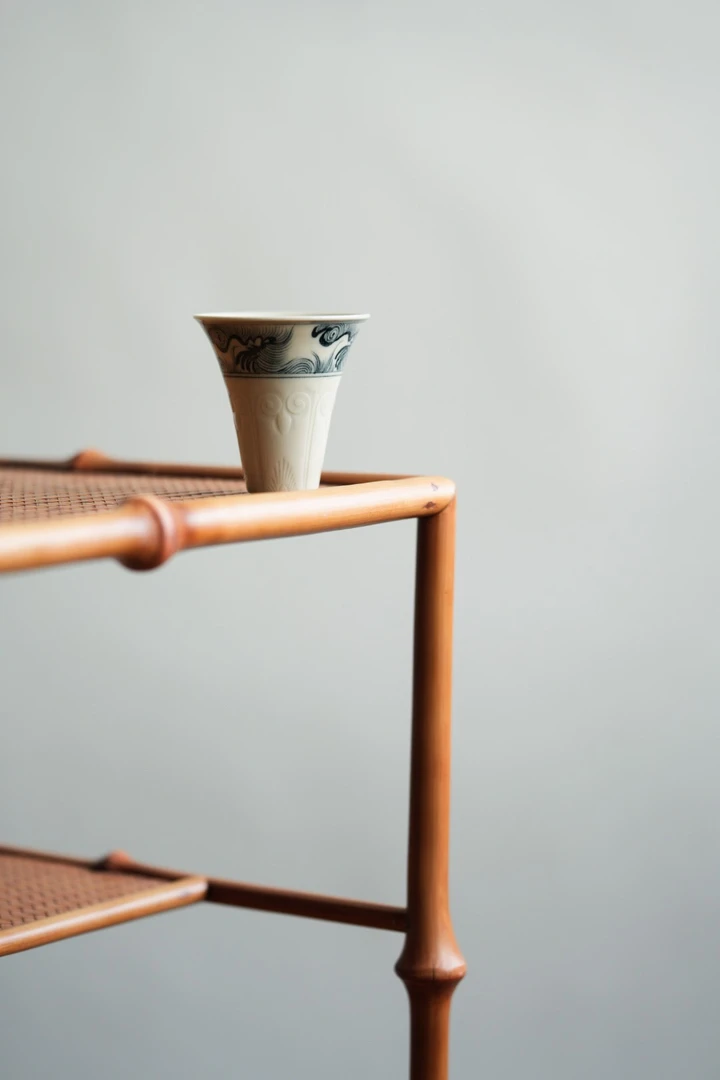 南山云泊定白手绘海水纹杯