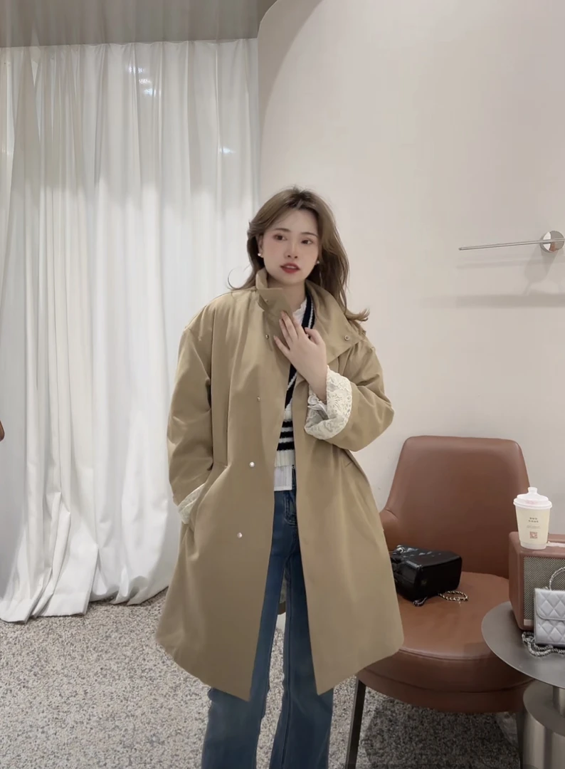 气质卡其色设计感蕾丝内里风衣外套