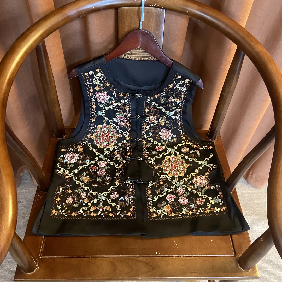 采薇新中式新款国风盘扣马夹女复古无袖绣花国潮刺绣重工刺绣马甲