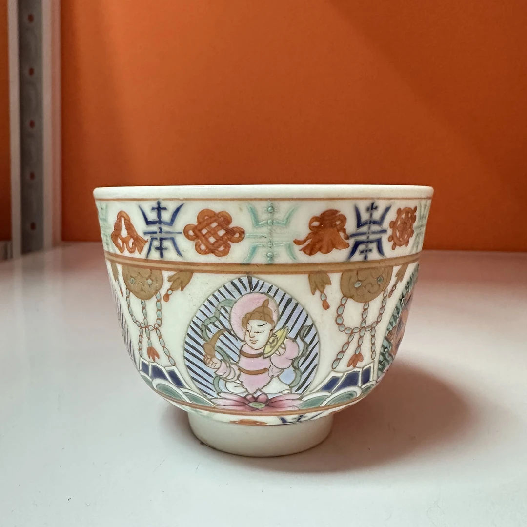 0556清晚期 佛教人物七珍八宝纹茶圆