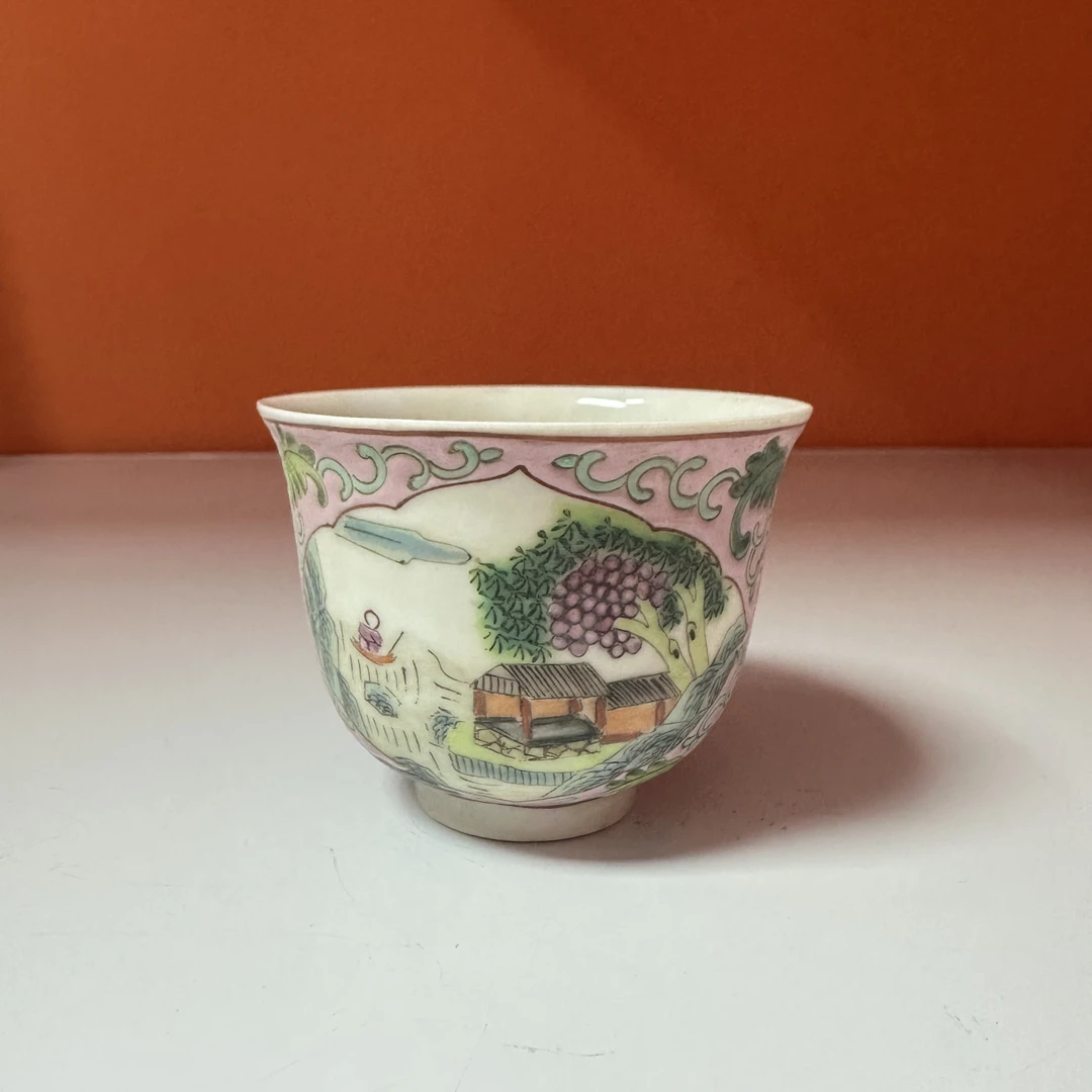 清光绪 粉地粉彩开光亭台人物花卉纹杯