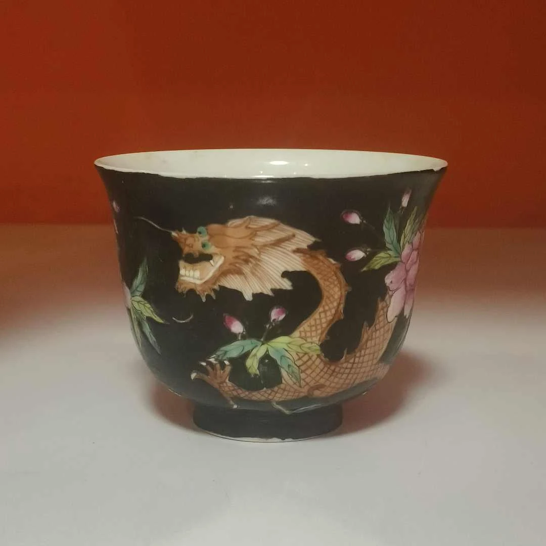 1209清同治 墨地粉彩祥龙穿花纹压手杯