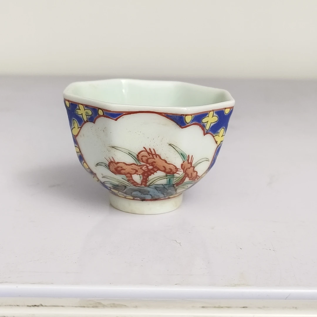 0528清晚期 粉彩蓝地开窗矾红灵草纹八棱杯